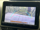 【バックカメラ】駐車時に後方がリアルタイム映像で確認できます。大型商業施設や立体駐車場での駐車時や、夜間のバック時に大活躍!運転スキルに関わらず、今や必須となった装備のひとつです!