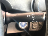 【オートライト】周りの明るさに応じて自動でヘッドライトの点灯・消灯ができる機能です!ライトの付け忘れ・消し忘れなどが無くなり、雨の日や夕方の走行も安心!トンネル通過時も便利ですね♪