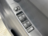 【電動格納ミラー】サイドミラーは電動格納式となっており、狭い駐車場でもキズがつくリスクを抑えられます。