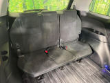 床下収納式のサードシートです。座席部分をコンパクトに収納でき、広大な荷室スペースとしてお使いいただけます!乗車人数や荷物の量など利用シーンに合わせて3列目を有効活用でき、とっても便利♪