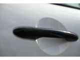 コンフォートアクセス搭載車。スマートキーでロックもロック解除もボタン一つでOKです。