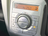 【オートエアコン】一度お好みの温度に設定すれば、車内の温度を検知し風量や温度を自動で調整。暑い…寒い…と何度もスイッチ操作をする必要はありません。快適な車内空間には必須の機能ですね♪