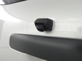 バックカメラが付いているので後方確認が非常にしやすいです。今や運転初心者も熟練者も必須装備!ついていて損はないですね♪