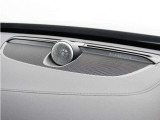 【Bowers&Wilkins】世界のオーディオファン垂涎のプレミアムサウンドシステムを搭載。コンサートホールのベストポジションに相当する音場空間を忠実に再現。乗る人すべてに驚きの音響体験を提供します