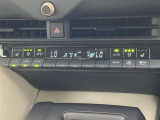 オートエアコンは温度を設定するだけで、自動で風量などを設定してくれます。運転しながら操作も必要ないので、安全性も向上します。