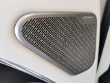 【MERIDIAN】室内音響はMERIDIANシグネチャーサウンドシステムにより最適化され、低音から高音までを忠実に、クリアに再現。いつものドライブを「想い出」に変えてくれます。