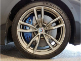 BMW純正アルミホイールです。納車時にはアルミホイールコーティングも承っております!是非ご検討下さいませ。