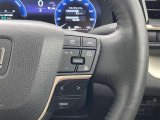 前方の車との車間を設定し、スピードを上げたり緩めたりを自動で行ってくれる追尾式の「レーダークルーズ」。上級装備の一つです!