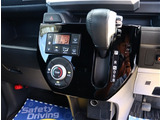 【車屋】として、長く車業界に従事した経験豊富なスタッフが多数在籍しております。