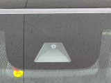 【ホンダセンシング】走行中に前方の車両等を認識し、衝突しそうな時は警報とブレーキで衝突回避と被害軽減をアシスト。より安全にドライブをお楽しみいただけます。