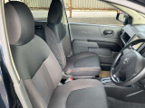 足元周りも広々していて長時間快適に運転できそうです。