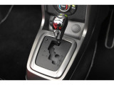 AT車、ゲート式シフトです。イージードライビングで快適な走行をお楽しみください。