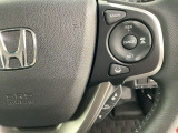 ハンドルにHondaセンシング系のクルーズコントロールやレーンキープアシストなどの操作スイッチが装備されています。ハンドルから手を離さず安全に操作できます。