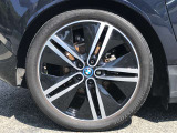 【BMWアロイホイル】軽量かつ強度に拘ったアロイホイル。走行性能ポテンシャルを引き出す設計。車の足元を引き締めてくれる大きなポイントはアロイホイルです。