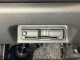 ハンドルの真下にETCがついています。高速道路の料金所の通過も楽々です。 カードの取り出しもしやすい場所についています。
