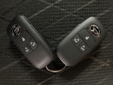 【キーフリーシステム】電子キーをポケットやカバンに入れて携帯しているだけでドアの開け閉めやエンジンのON/OFFが出来ます☆ また、イモビライザー機能も備わっていますので盗難対策もバッチリです☆