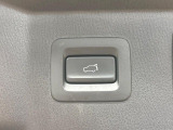 【パワーバックドア】スマートキーや運転席のボタンを押すだけでリアゲートが自動で開閉します!荷物を持っている時や、高い位置にあるバックドアを閉める際に便利な機能です♪