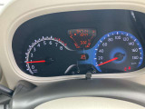 視認性の高いメーターで運転情報を的確に把握できます
