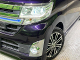 【LEDヘッドライト】悪天候や夜間走行時も良好な視界を確保し安心して運転できる高輝度LEDヘッドライトを装備!点灯速度が早く、消費電力も抑えられています。