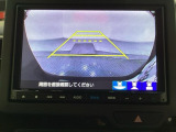 バックでの車庫入れも安心です! リアカメラが付いているバックモニター付のナビを装備しております。操作線もついており距離感も画面から確認できます。