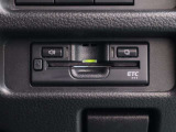 ETCももちろん搭載。いちいち料金所で停車する必要なんて当然ないです。スムーズにストレスなくドライブをお楽しみください。(※支払総額にセットアップ費用は含まれておりません。)