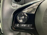 ステアリングスイッチがついていますので、オーディオのチャンネル変更、ボリューム、ジャンル変更が操作可能です。ハンドルから手を離さず安全に操作できます。