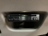 ETCを装備しています☆有料道路の料金所をノンストップで通過できてとても便利です☆高速道路のETC割引なども使えるのであるに越したことはない機能です!