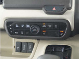 ◆オートエアコン装備◆ お好みの温度を設定をするだけで、後は、自動で風量を調節してくれます!快適にドライブが楽しめます。