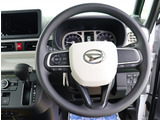『1台』のお車に対して、3名体制で日々議論を重ね仕入れを行っております。