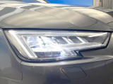 ●LEDハイビームが多数独立で存在し、ハイビーム時に対向車や前方を走る車の部分をロービームに切り替えが可能!!シーケンシャルウインカーも装備!!