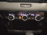 オートエアコンを搭載!車内の温度を自動で調節してくれるので便利です。