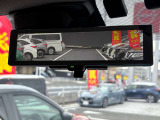 スマートルームミラーで定員乗車時や大きな荷物があっても後方視界が確保できます。