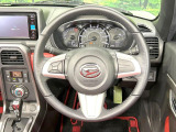 【純正革巻きステアリング】上質な革を使用することで、手にしっかり馴染みとても運転しやすいハンドルです♪