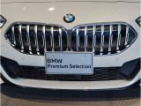 【キドニーグリル】BMWは約90年もの間、ほぼ全ての車両にひと目でBMWだと分かるこの特徴的なフロントグリルが備えられ、デザイン・アイコンとして親しまれてきました。