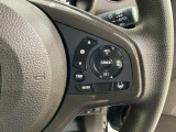 ハンドルにHondaセンシング系のクルーズコントロールやレーンキープアシストなどのスイッチが装備されています。ハンドルから手を離さず安全に操作できます。