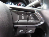 前車追従機能付きのレーダークルーズを備えています。自動で車間距離を調整してくれますので、アクセル操作の疲労軽減に繋がります。特に長距離を帰省される方にはお奨めですよ。