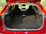 普段のお買い物や通勤、送迎等に十分な荷室スペースを確保しております。セカンドシートを倒すと、大きな荷物の積載も可能です♪