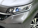 【LEDヘッドライト】悪天候や夜間走行時も良好な視界を確保し安心して運転できる高輝度LEDヘッドライトを装備!点灯速度が早く、消費電力も抑えられています。