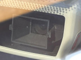【アイサイトVer2】前方の車両等を検知し、衝突しそうな時は警報で注意を促し、ブレーキを踏む力をサポート。ブレーキを踏めなかった場合は衝突被害軽減ブレーキが作動、衝突回避をサポートします。