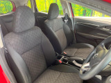 運転席まわりには十分なスペースがあり、大柄な方でもゆったり運転していただける環境です。