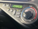 【オートエアコン】一度お好みの温度に設定すれば、車内の温度を検知し風量や温度を自動で調整。暑い…寒い…と何度もスイッチ操作をする必要はありません。快適な車内空間には必須の機能ですね♪