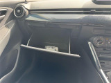 【グローブボックス】助手席にグローブボックス付きで荷物や車検証など収納できます!