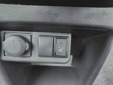 運転席シートヒーターのスイッチです。
