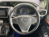 【純正革巻きステアリング】上質な革を使用することで、手にしっかり馴染みとても運転しやすいハンドルです♪