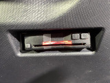 【ETC】有料道路を利用する際に料金所で停止することなく通過できる、ETC車載器(ノンストップ自動料金収受システム機器)が装備されています。セットアップを行うことで利用可能になります。