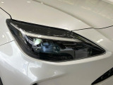 【LEDヘッドライト】悪天候や夜間走行時も良好な視界を確保し安心して運転できる高輝度LEDヘッドライトを装備!点灯速度が早く、消費電力も抑えられています。