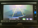 バックでの車庫入れも安心です! リアカメラが付いているバックモニター付のナビを装備しております。操作線もついており距離感も画面から確認できます。