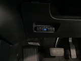 高速道路のご利用時にとても便利なETC車載器付。カードをセットするだけで高速道路を利用でき、お財布にも優しく,料金所をノンストップで通過でき便利です。