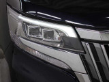LEDヘッドライトには「オートマチックハイビームシステム」を搭載。夜間走行時にハイビームで走行可能と判断した場合、ロービームとハイビームを自動的に切り替え、前方視界確保をアシストします。