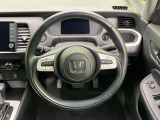 【純正革巻きステアリング】上質な革を使用することで、手にしっかり馴染みとても運転しやすいハンドルです♪